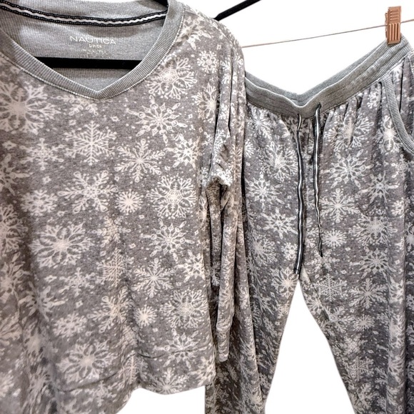 Super warm and cozy size small nautica fleece pajamas excellent condition - Picture 5 of 6